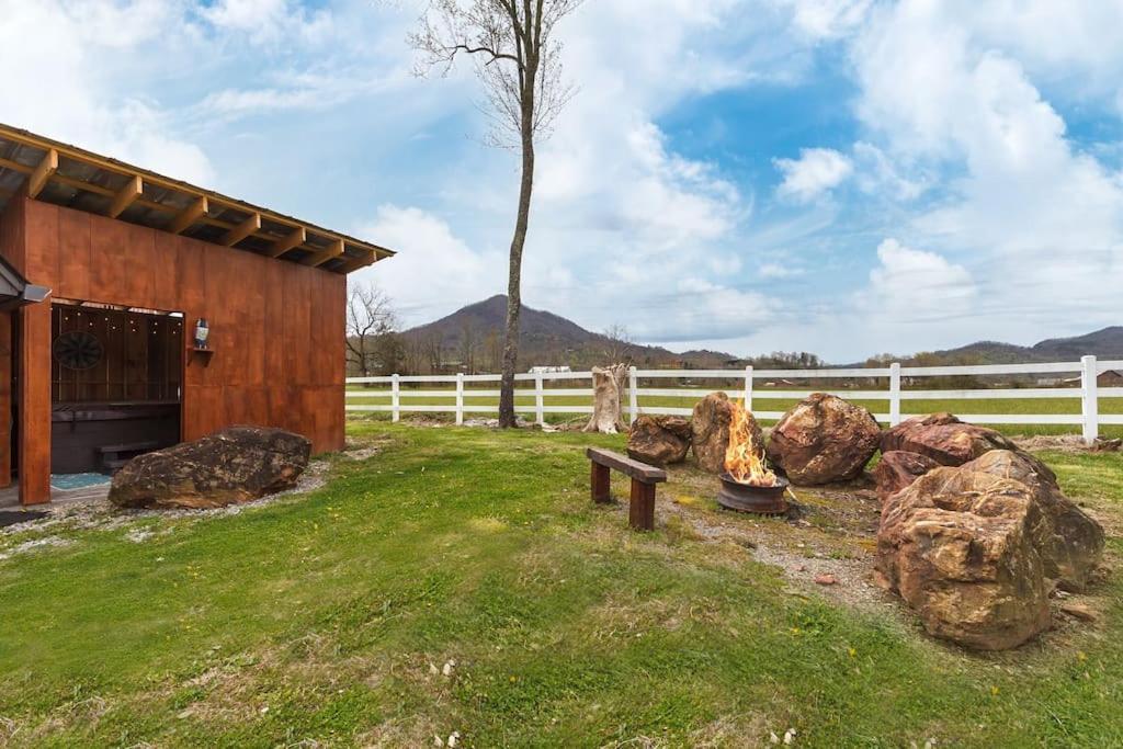 סביירוויל Romantic A-Frame Private Hottub Firepit Neargsmnp מראה חיצוני תמונה